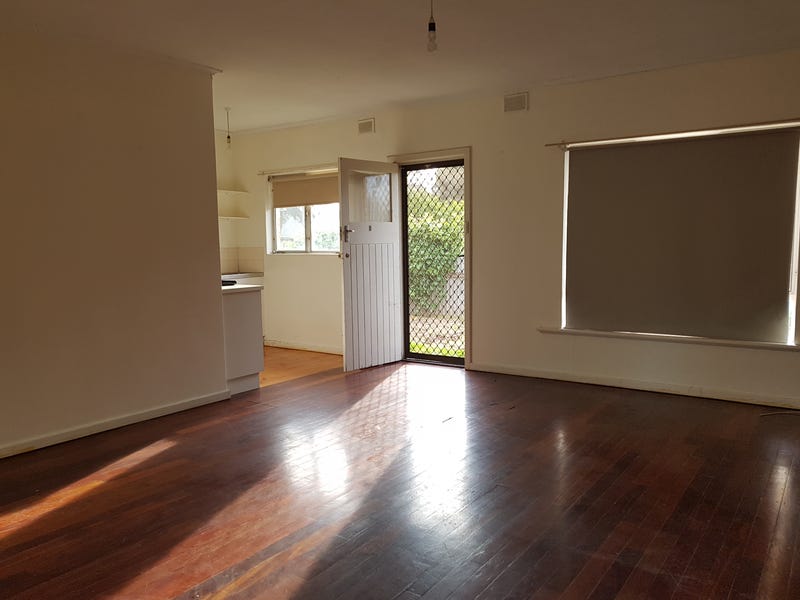 2/2 Donald Street, SALISBURY — image 2