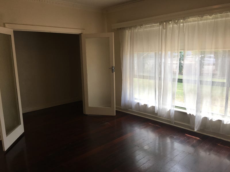 32 Tiparra Avenue, PARK HOLME — image 3