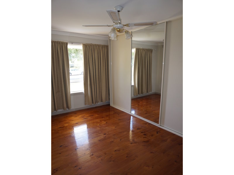 40 Thomson Avenue, ROSTREVOR — image 4