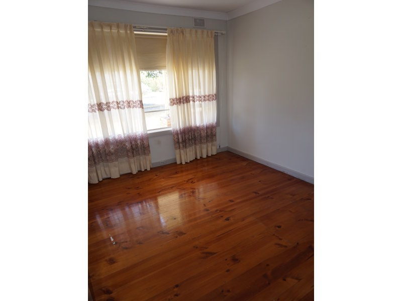 40 Thomson Avenue, ROSTREVOR — image 5