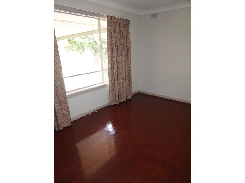 40 Thomson Avenue, ROSTREVOR — image 6