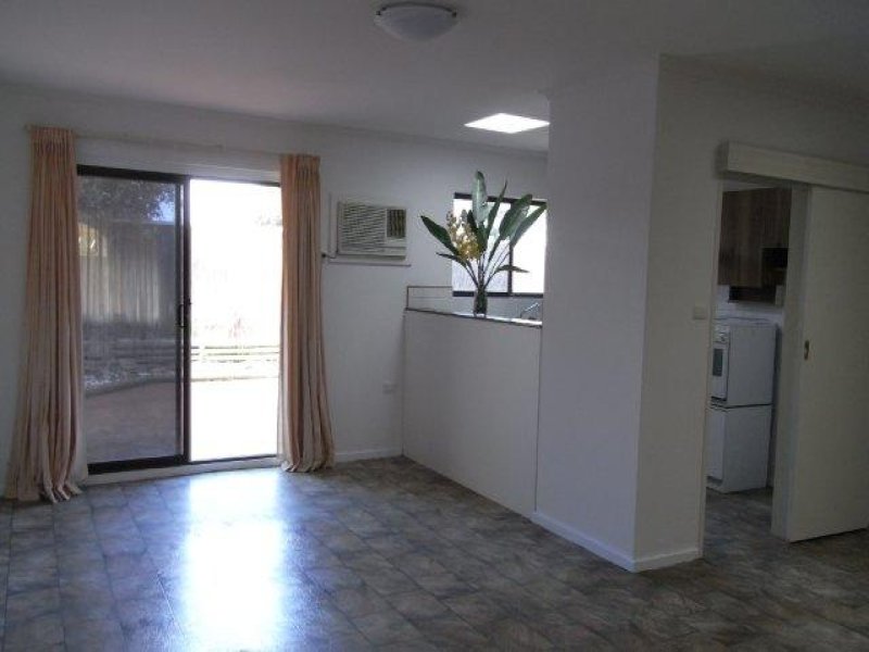 66 Sandpiper Place, WEST LAKES SHORE — image 3