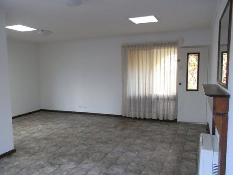 66 Sandpiper Place, WEST LAKES SHORE — image 4