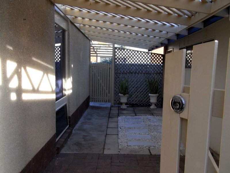66 Sandpiper Place, WEST LAKES SHORE — image 7