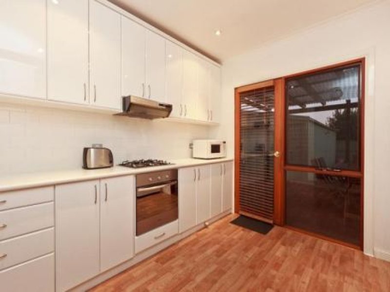 3 Bentley Drive, HOLDEN HILL — image 1