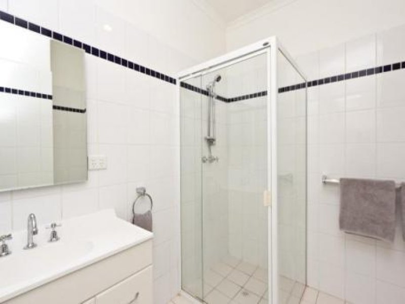 3 Bentley Drive, HOLDEN HILL — image 2