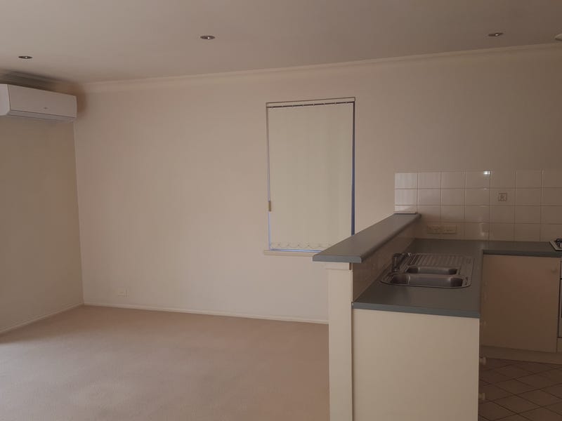 7 Dillon Court, BROMPTON — image 2