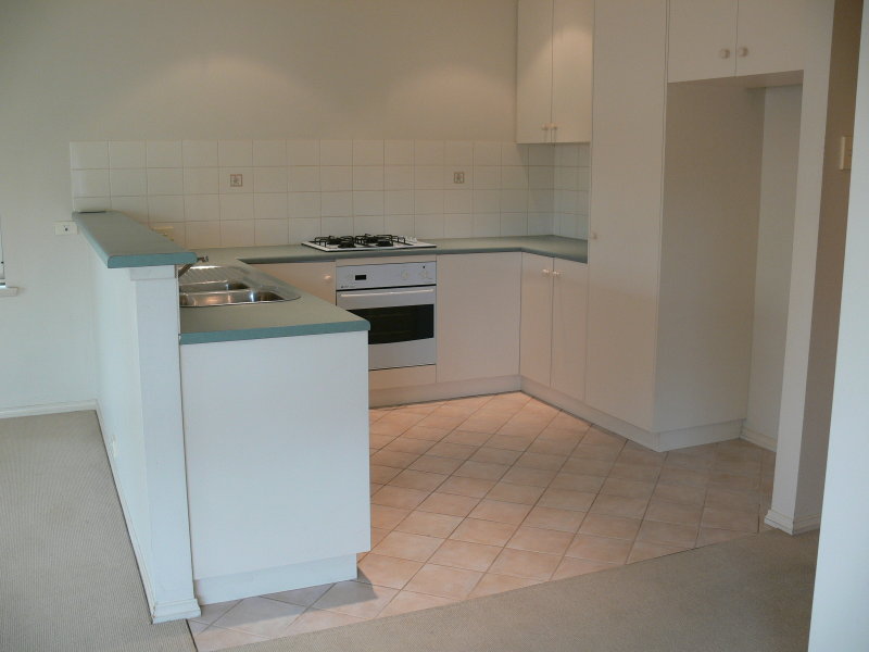 7 Dillon Court, BROMPTON — image 3