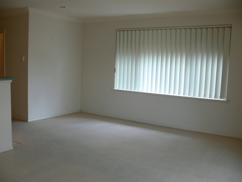 7 Dillon Court, BROMPTON — image 4