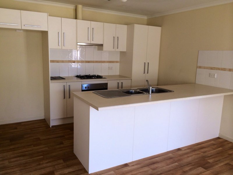 1/10 Shrewton Court, SALISBURY NORTH — image 3