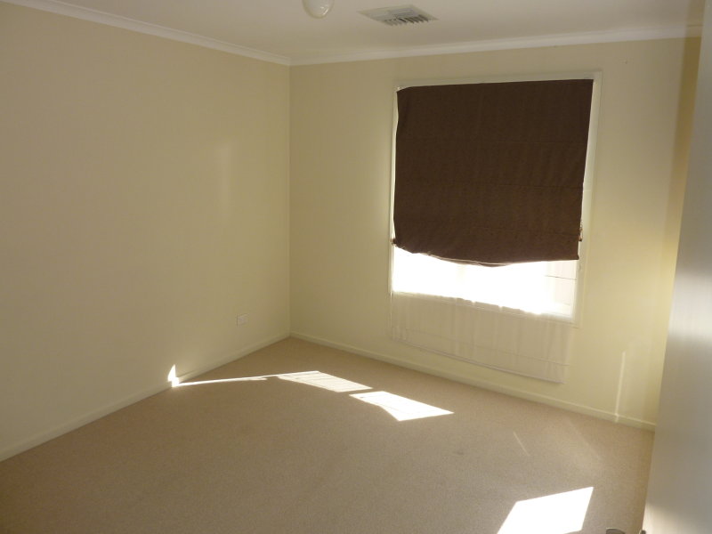 1/10 Shrewton Court, SALISBURY NORTH — image 4