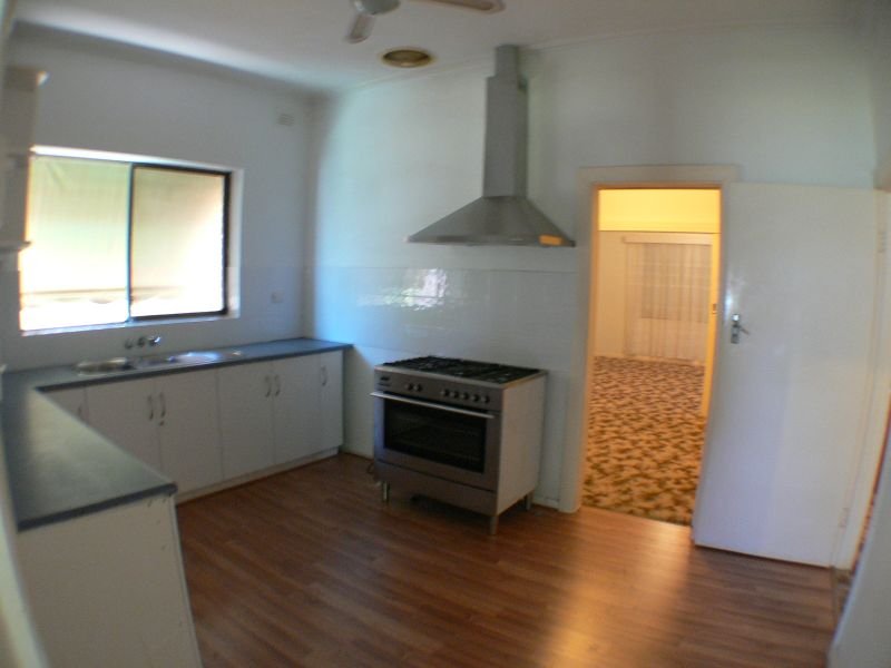 61 Warwick Street, ENFIELD — image 3