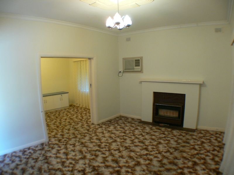 61 Warwick Street, ENFIELD — image 4