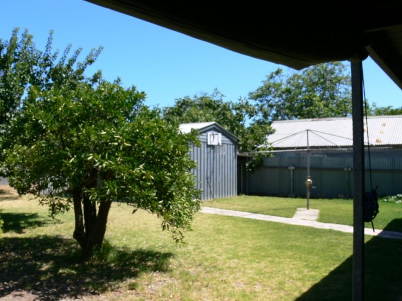 61 Warwick Street, ENFIELD — image 11