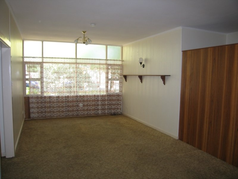 6 Pipers Avenue, WINDSOR GARDENS — image 2