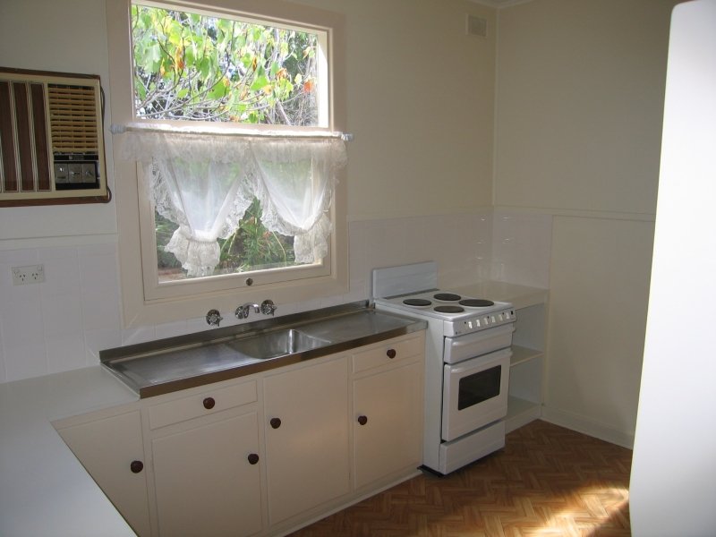 6 Pipers Avenue, WINDSOR GARDENS — image 3