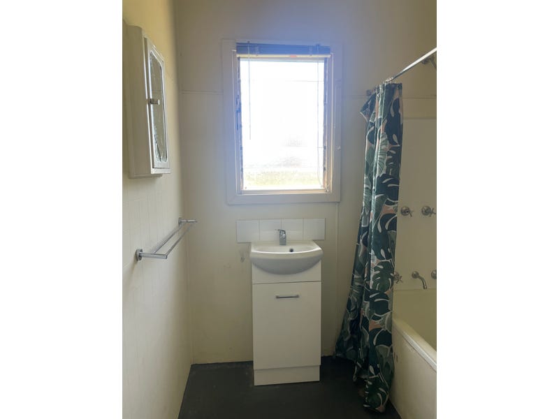 11 Glenton Street, CAMPBELLTOWN — image 8