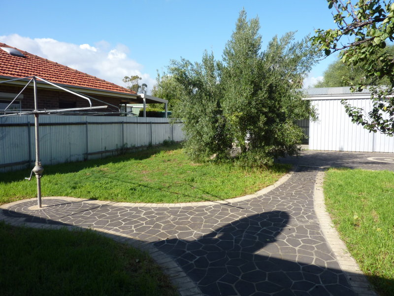 37 Gladstone Avenue, KILBURN — image 14