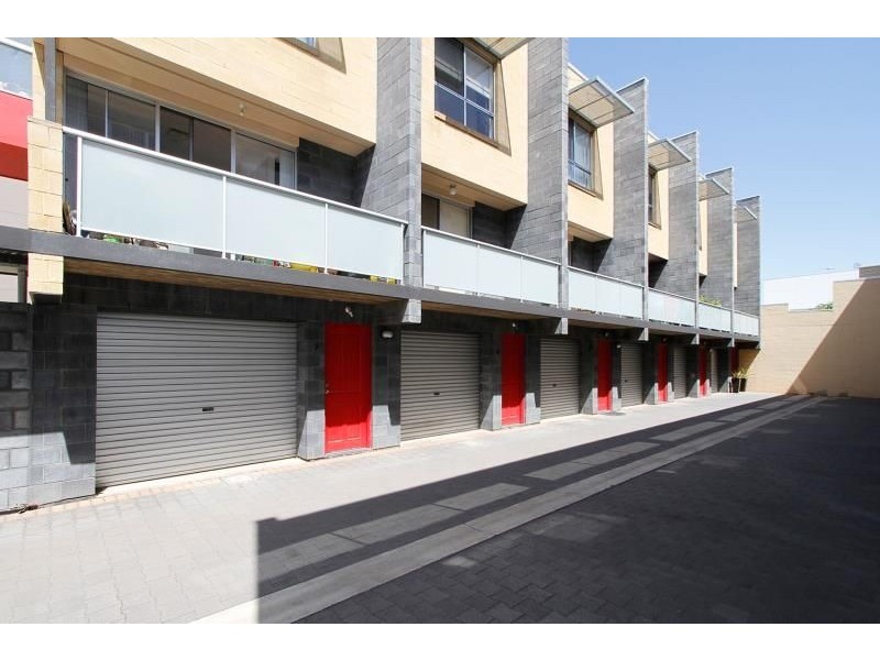 8/95 Gilbert, ADELAIDE — image 1