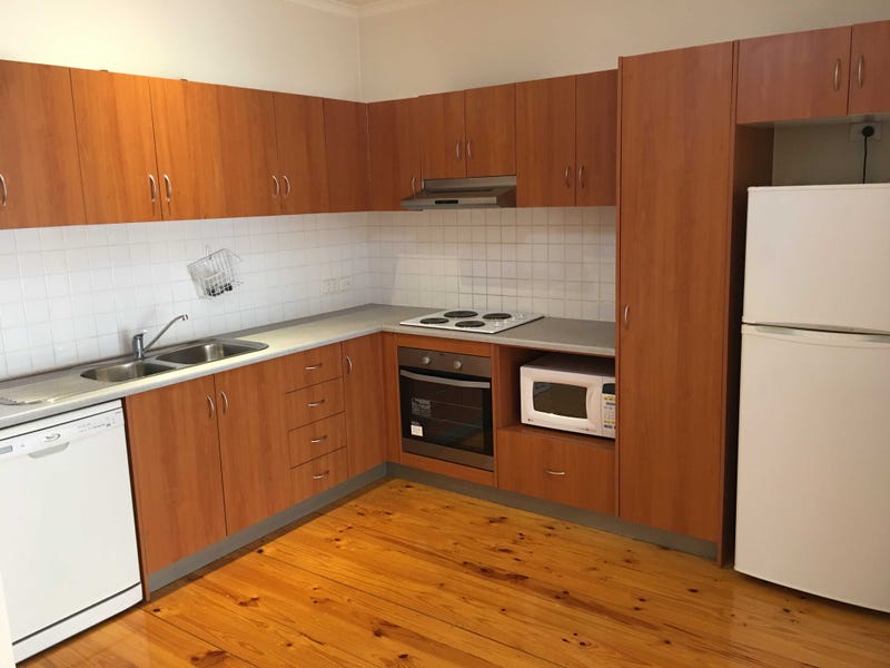 8/95 Gilbert, ADELAIDE — image 4