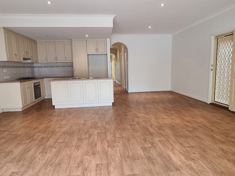 11 Frogmore Road, KIDMAN PARK — image 2