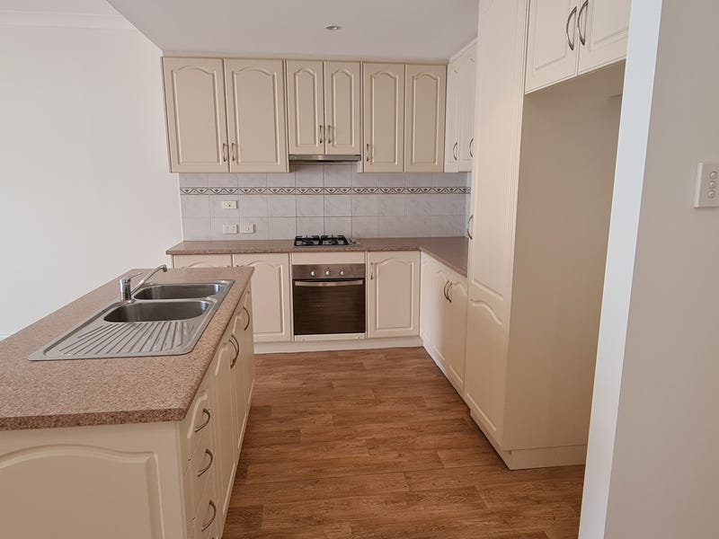11 Frogmore Road, KIDMAN PARK — image 4