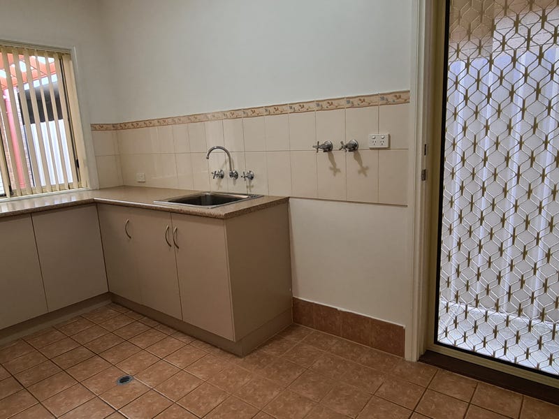 11 Frogmore Road, KIDMAN PARK — image 10