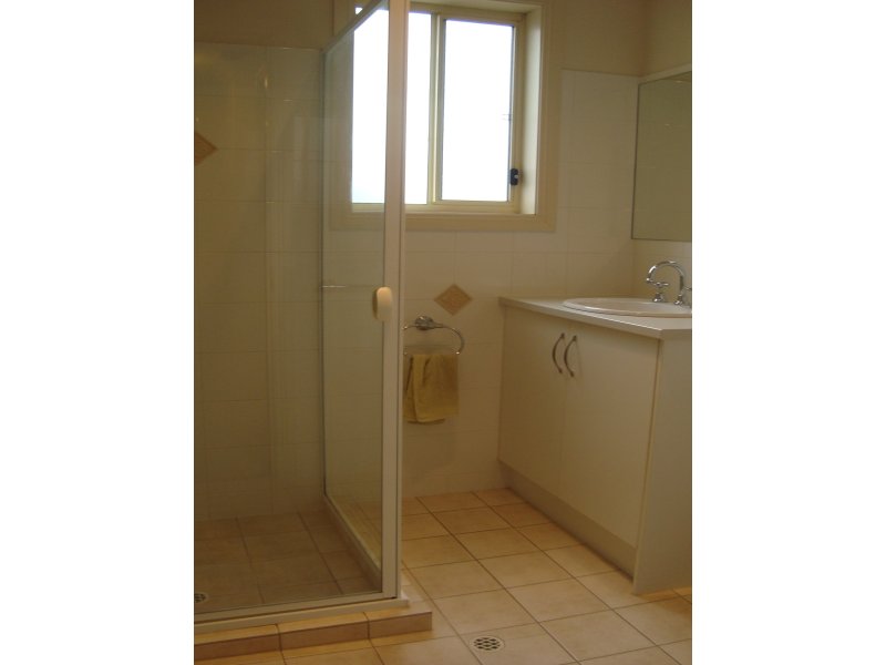 1A Hopkins, BROADVIEW — image 4