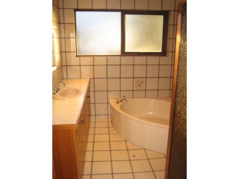 3 Telopea, ATHELSTONE — image 4