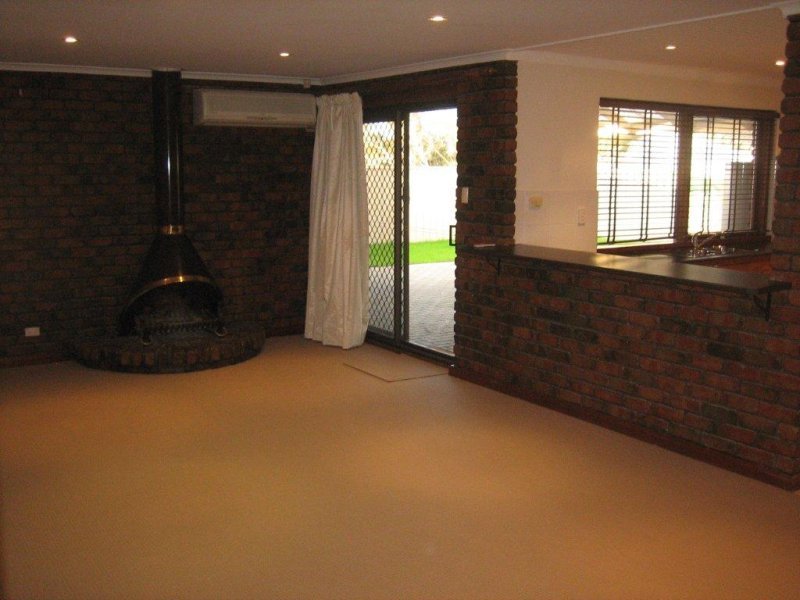 3 Telopea, ATHELSTONE — image 8