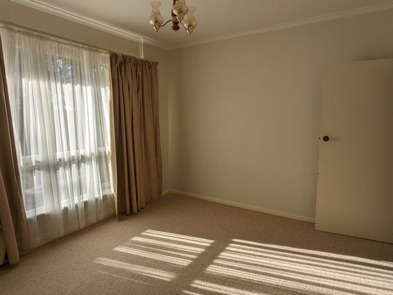 13 Lake View Crescent, HIGHBURY — image 2