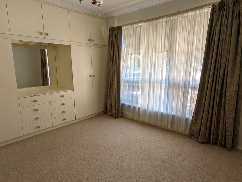 13 Lake View Crescent, HIGHBURY — image 3