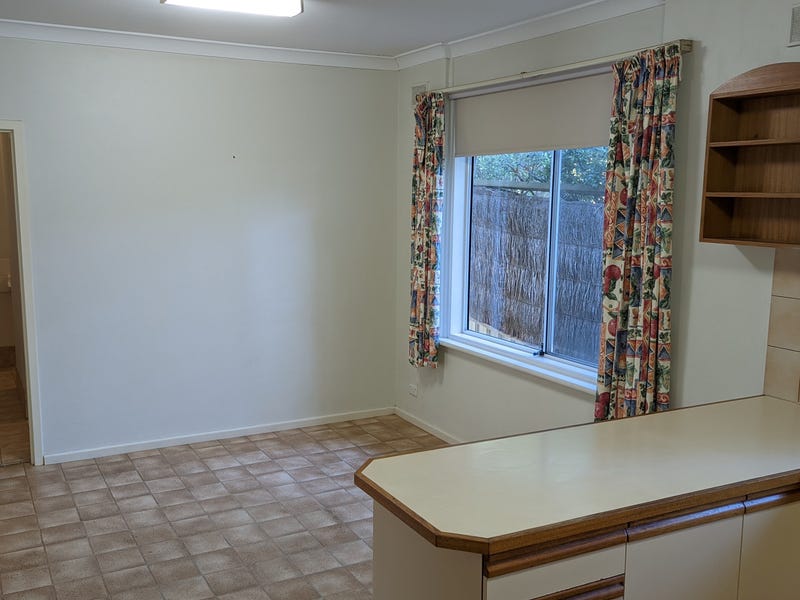 13 Lake View Crescent, HIGHBURY — image 8