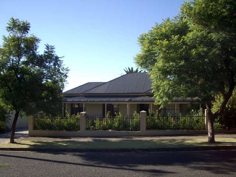 3 Austin Street, CLAPHAM — image 2