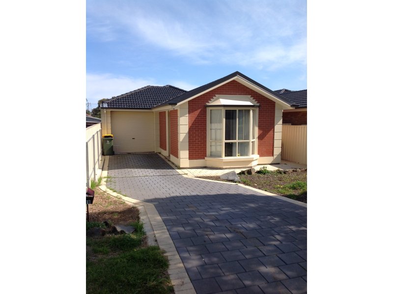 18 Judith Avenue, HOLDEN HILL — image 1