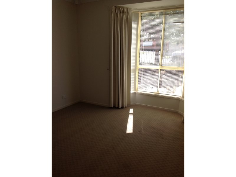 18 Judith Avenue, HOLDEN HILL — image 2