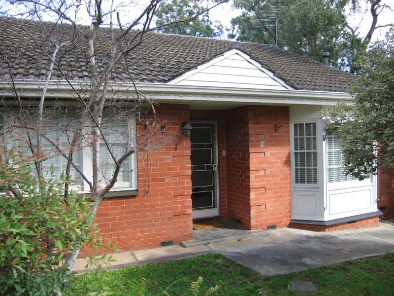 1/11 Hallett Road, ERINDALE — image 1