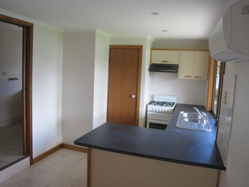 16B Panorama Drive, ATHELSTONE — image 4