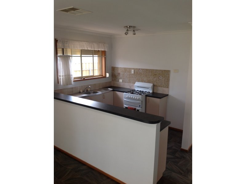 6 Halbert Court, ANDREWS FARM — image 4