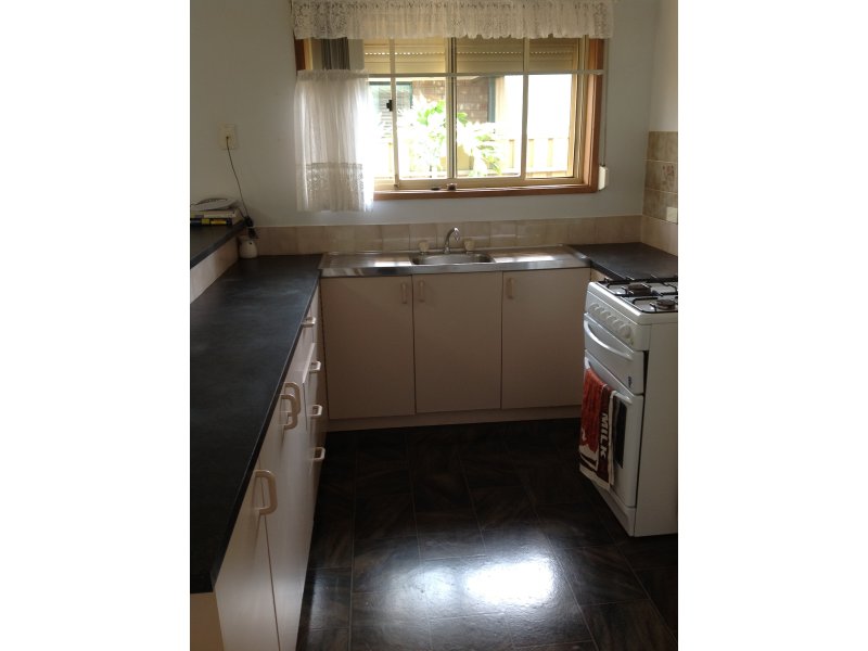 6 Halbert Court, ANDREWS FARM — image 5