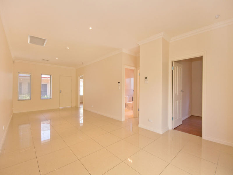 2/13 Maurice Avenue, ROSTREVOR — image 2