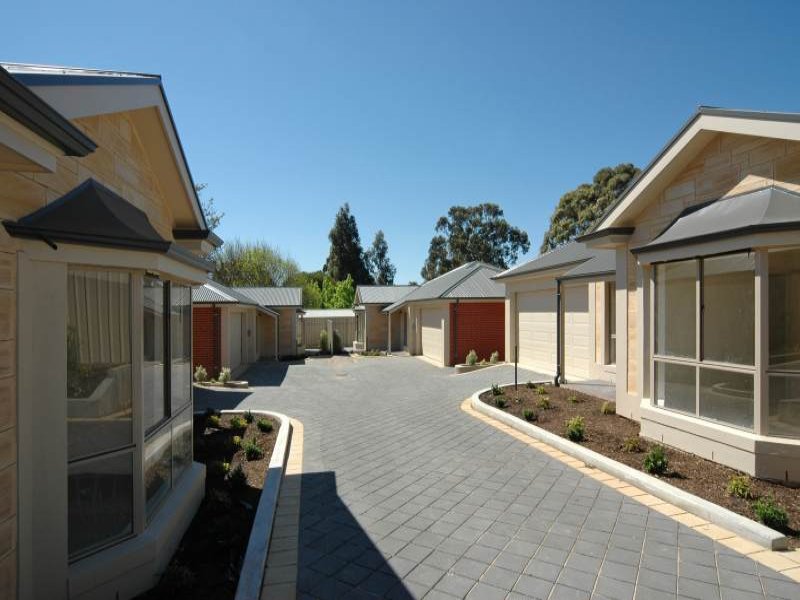 13A Maurice Avenue, ROSTREVOR — image 1