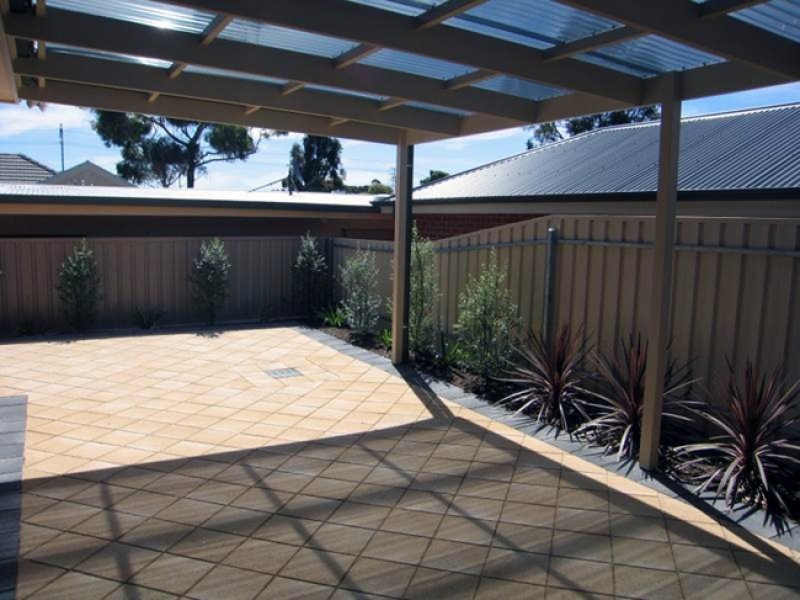13 Maurice Avenue, ROSTREVOR — image 2