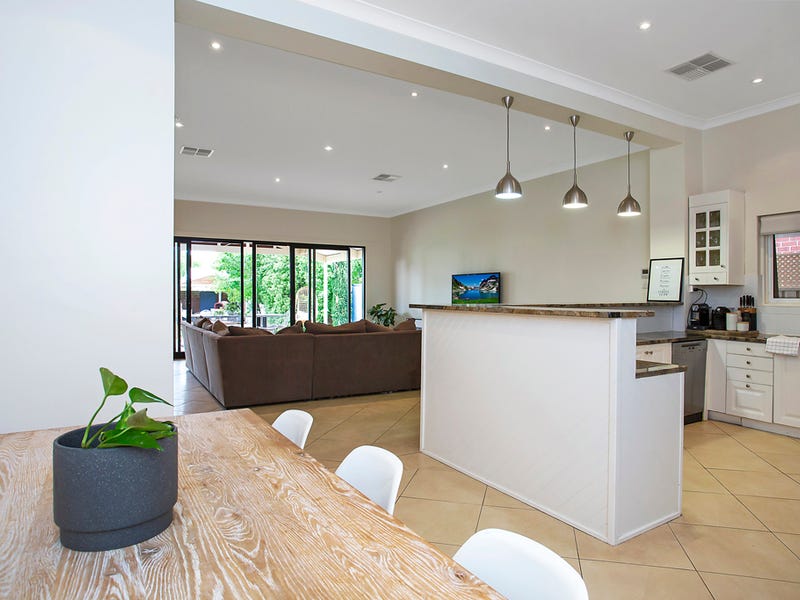 53 Halsbury Avenue, KINGSWOOD — image 11