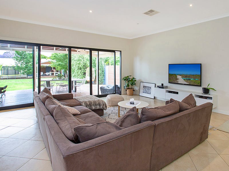 53 Halsbury Avenue, KINGSWOOD — image 14