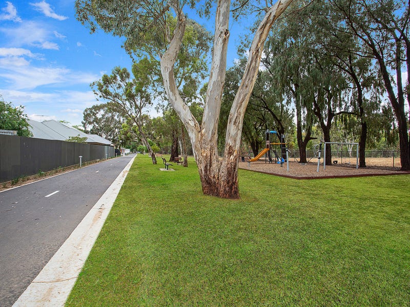 53 Halsbury Avenue, KINGSWOOD — image 28