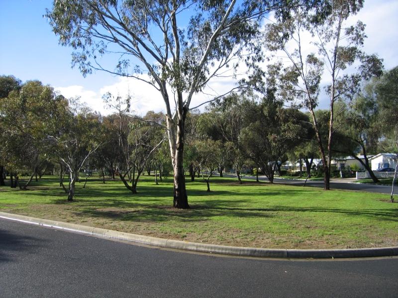 35 Patricia Avenue, HILLCREST — image 2