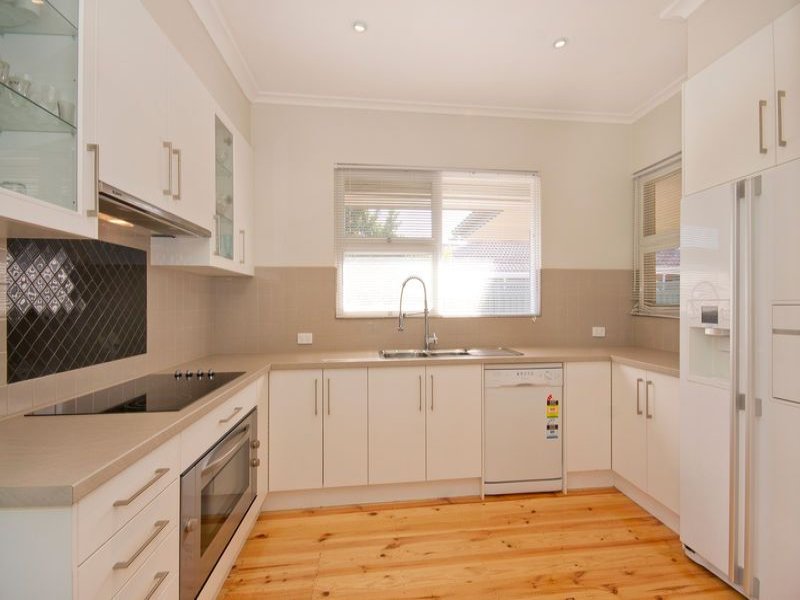 9 Nagle Crescent, NOVAR GARDENS — image 7