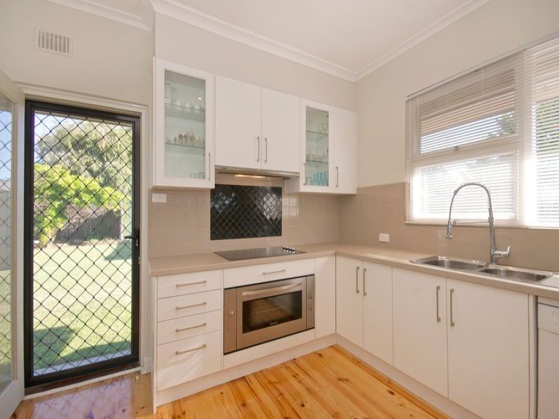 9 Nagle Crescent, NOVAR GARDENS — image 8