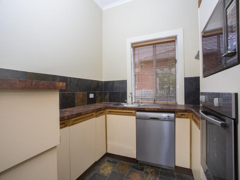 77 Clifford Street, TORRENSVILLE — image 2